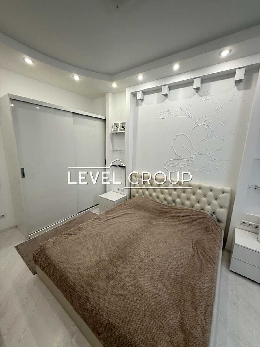 1879658963599144