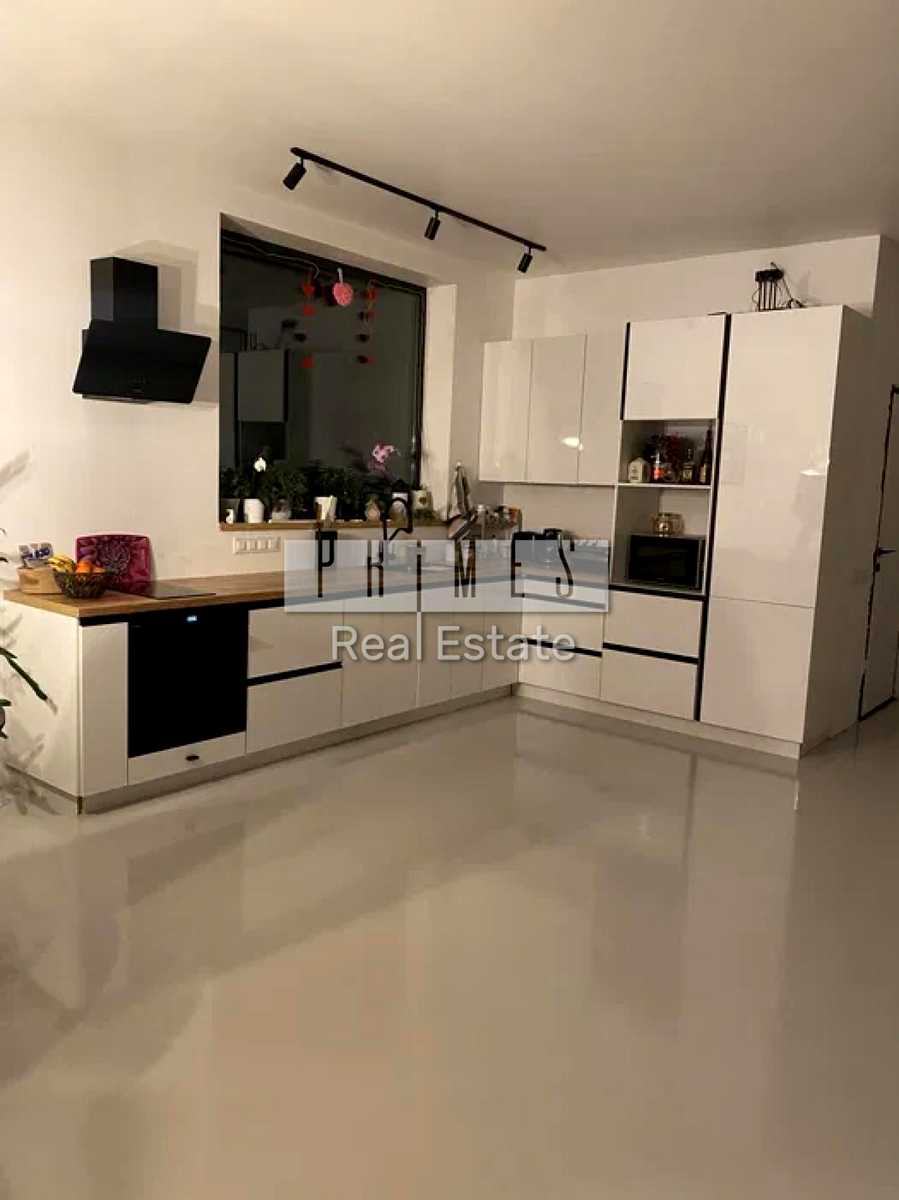 1879659730443929