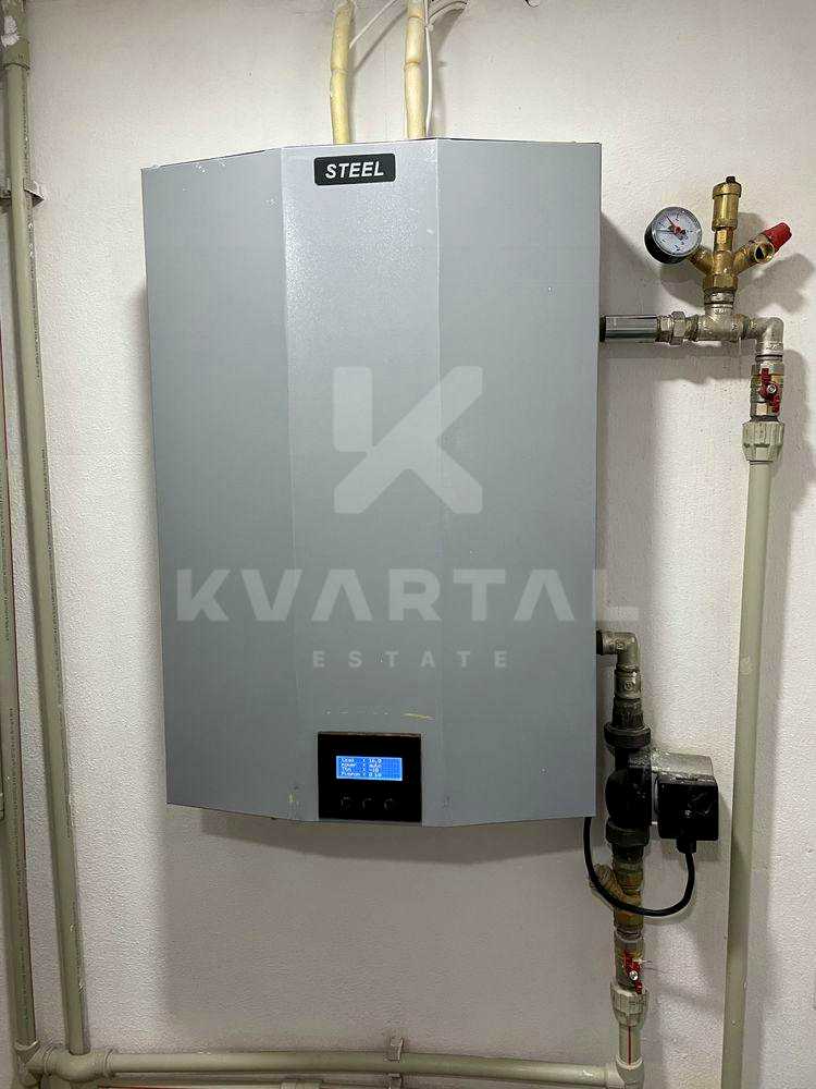 1879662993939857