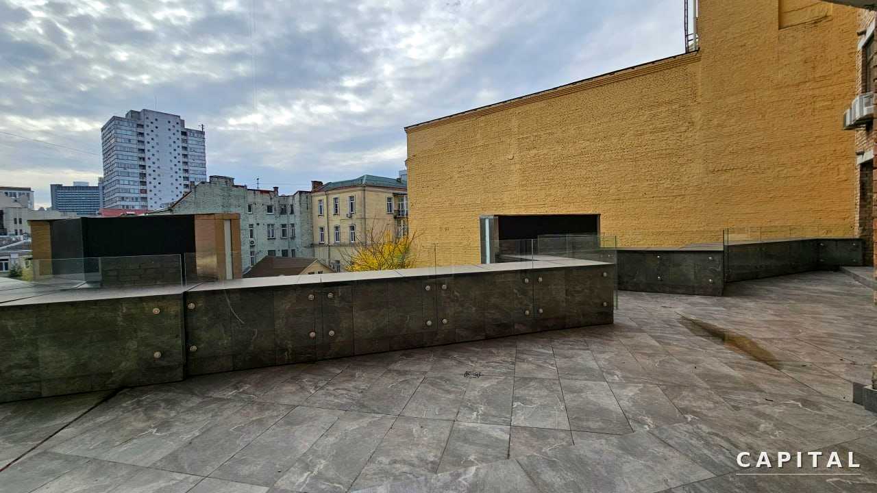 1879671778830323