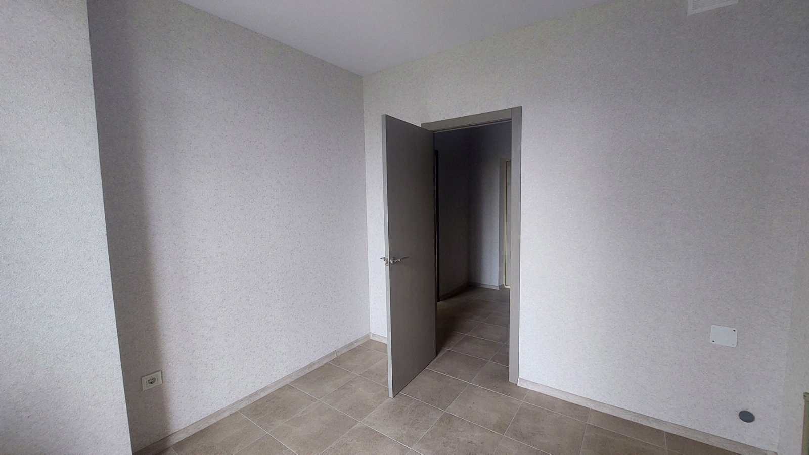 1879672563048563