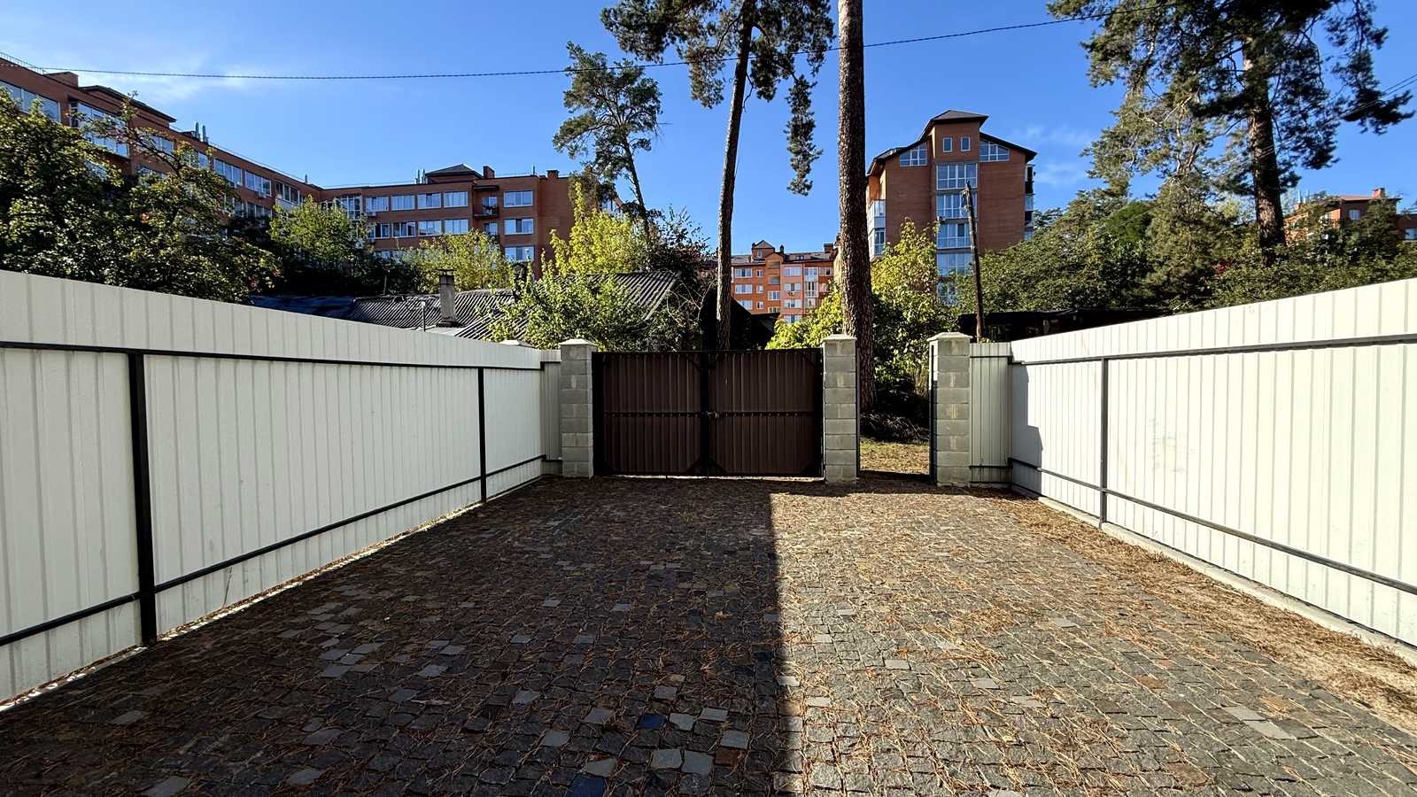 1879674337126627