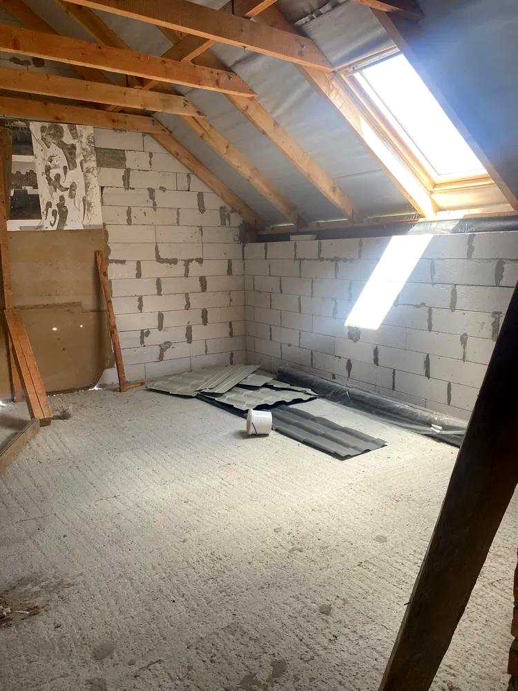 1879678596107035