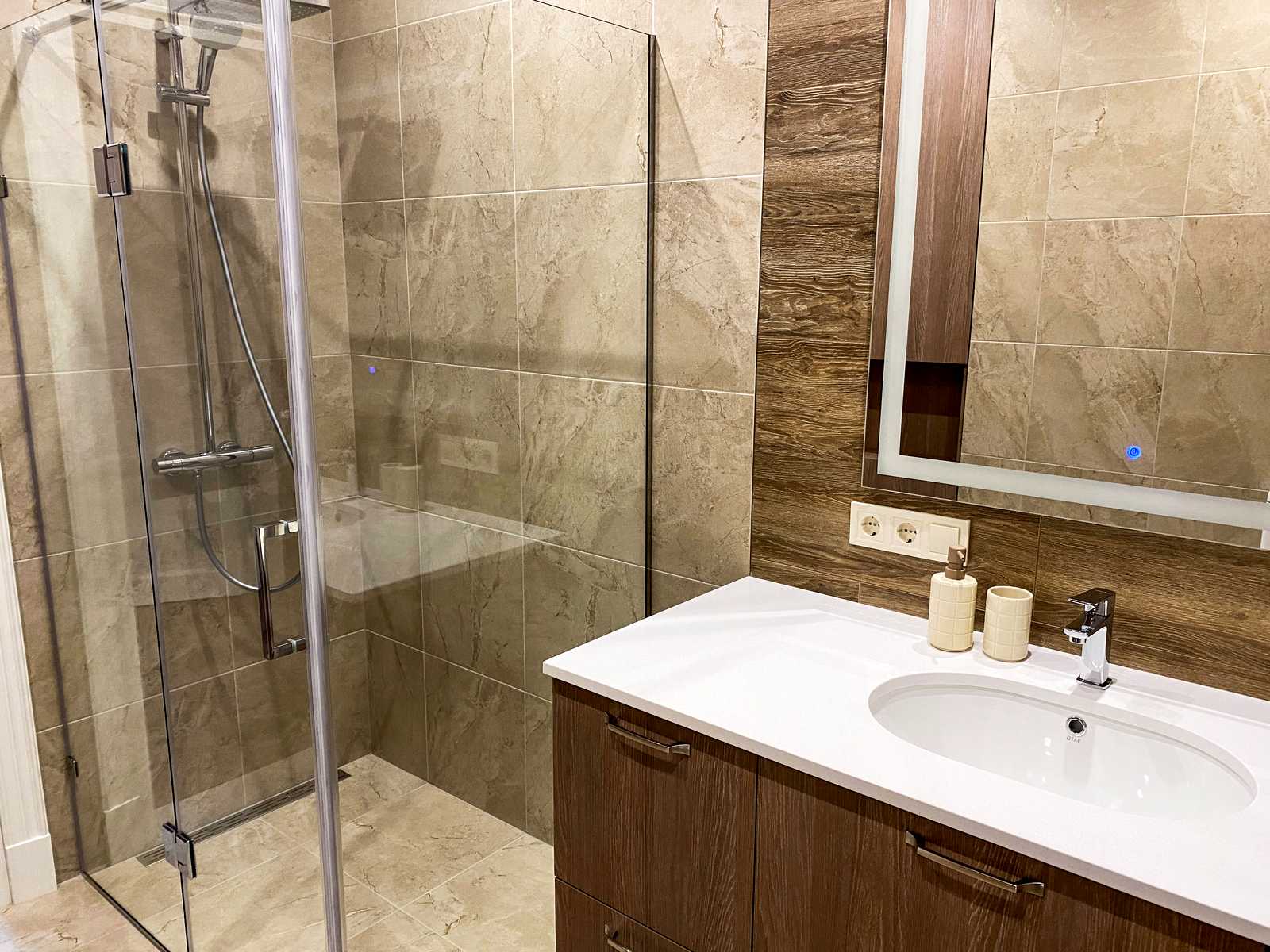 1879678944357163