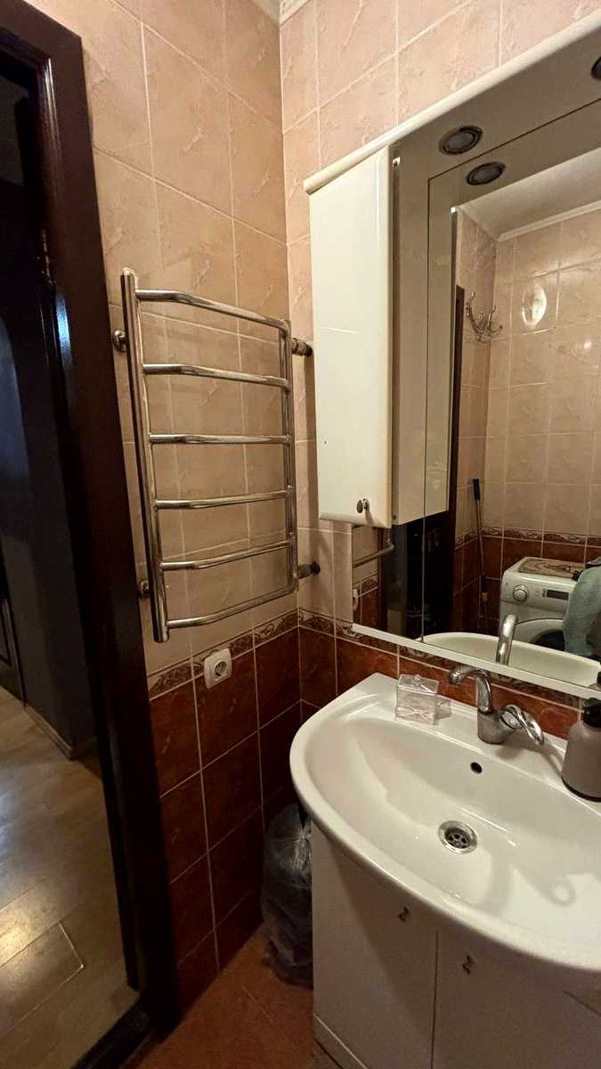 1879686192181951