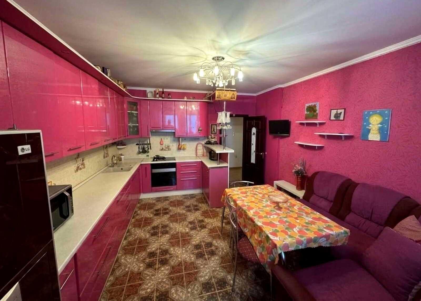 1879704778860390