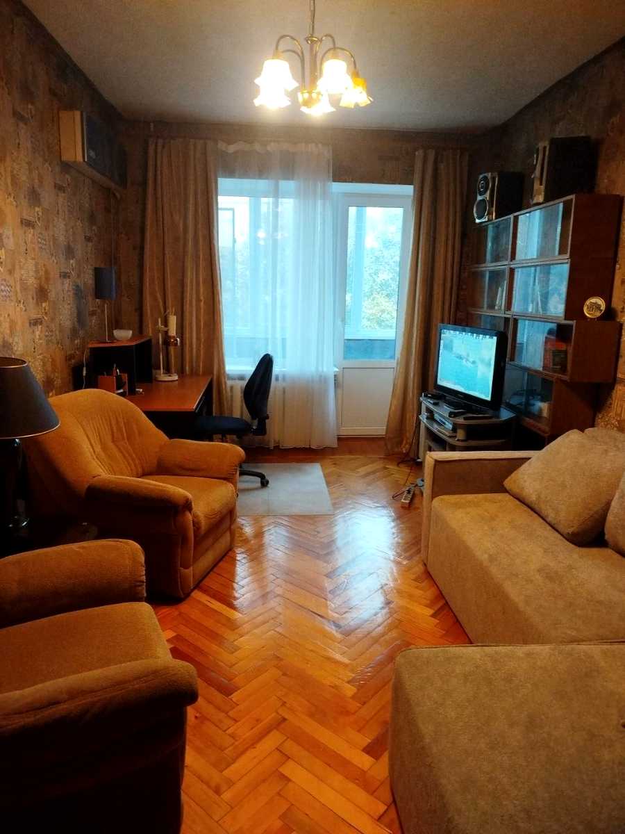 1879730371897403