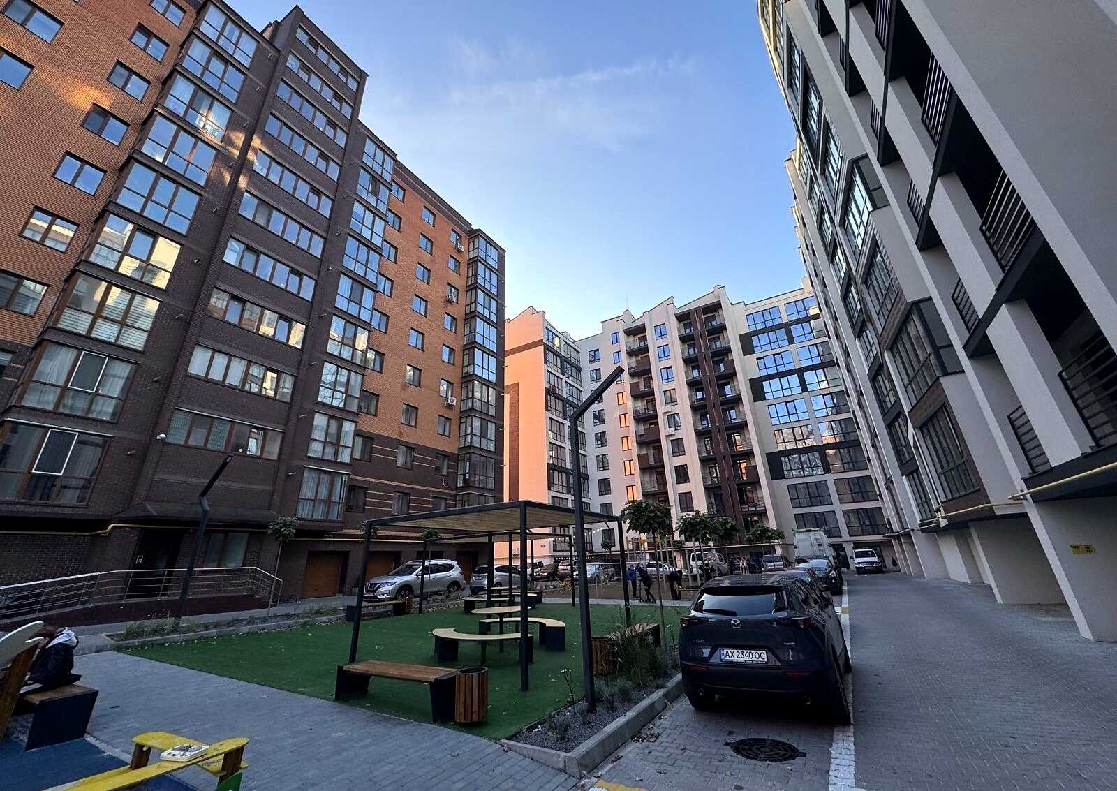 1879734766340976