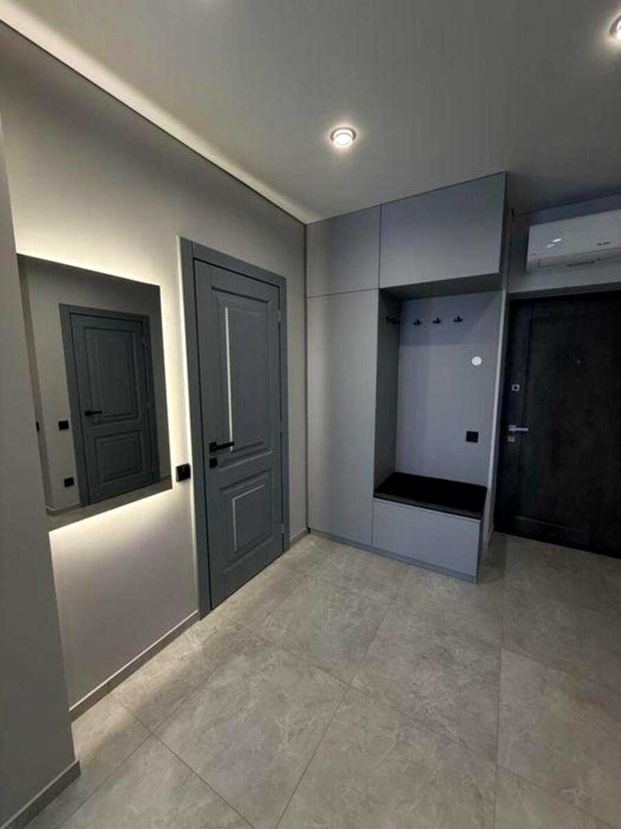 1879738568300657