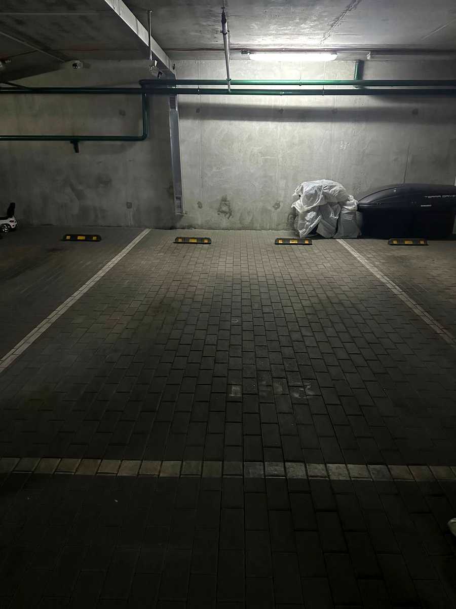 1879739984463435