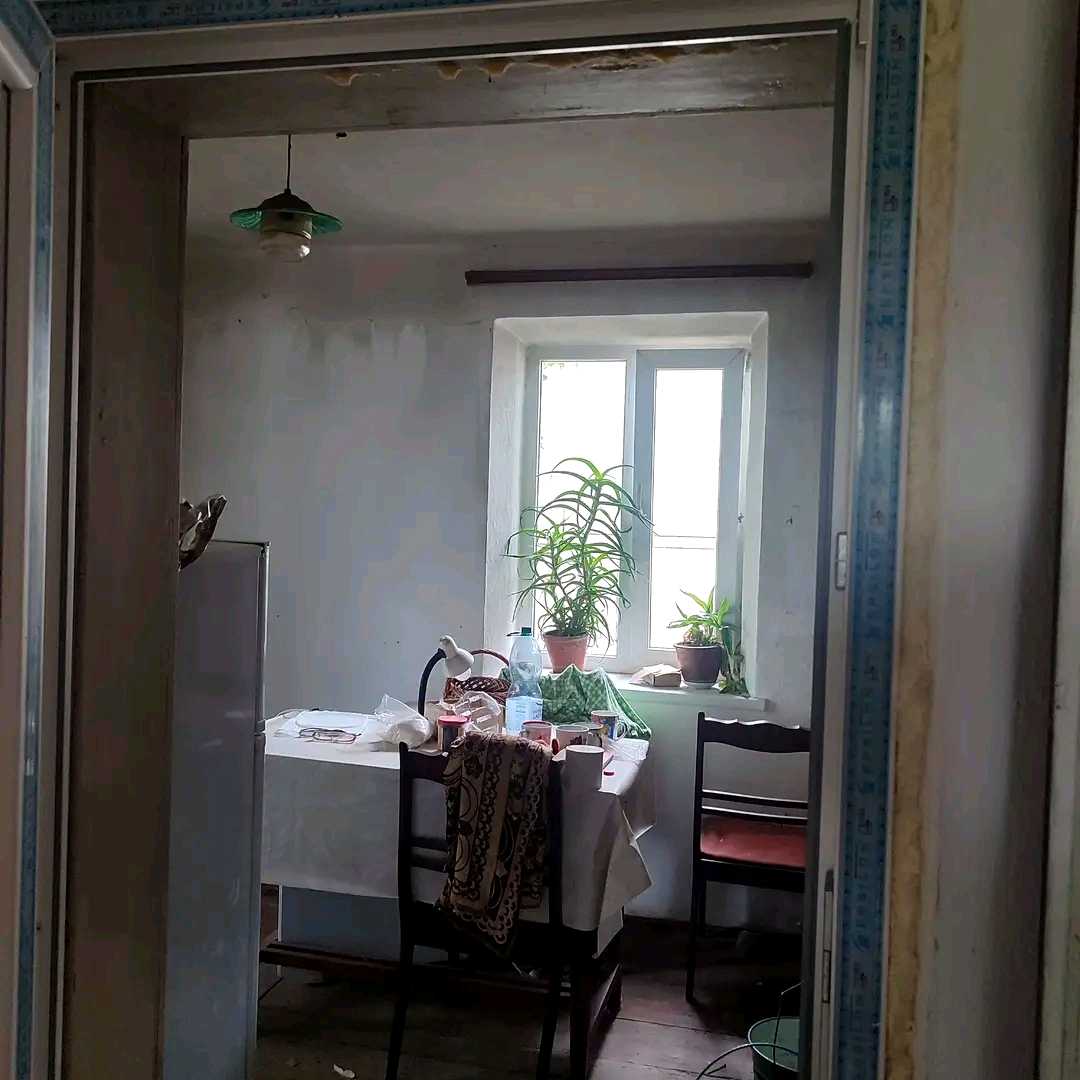 1879740990697936