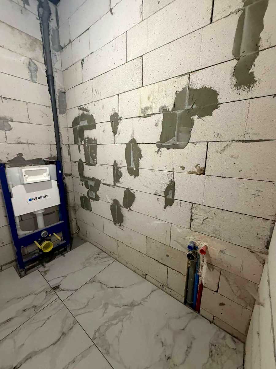 1879744675613349