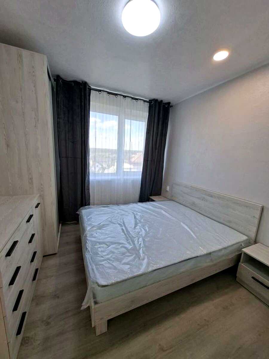 1879747163551375
