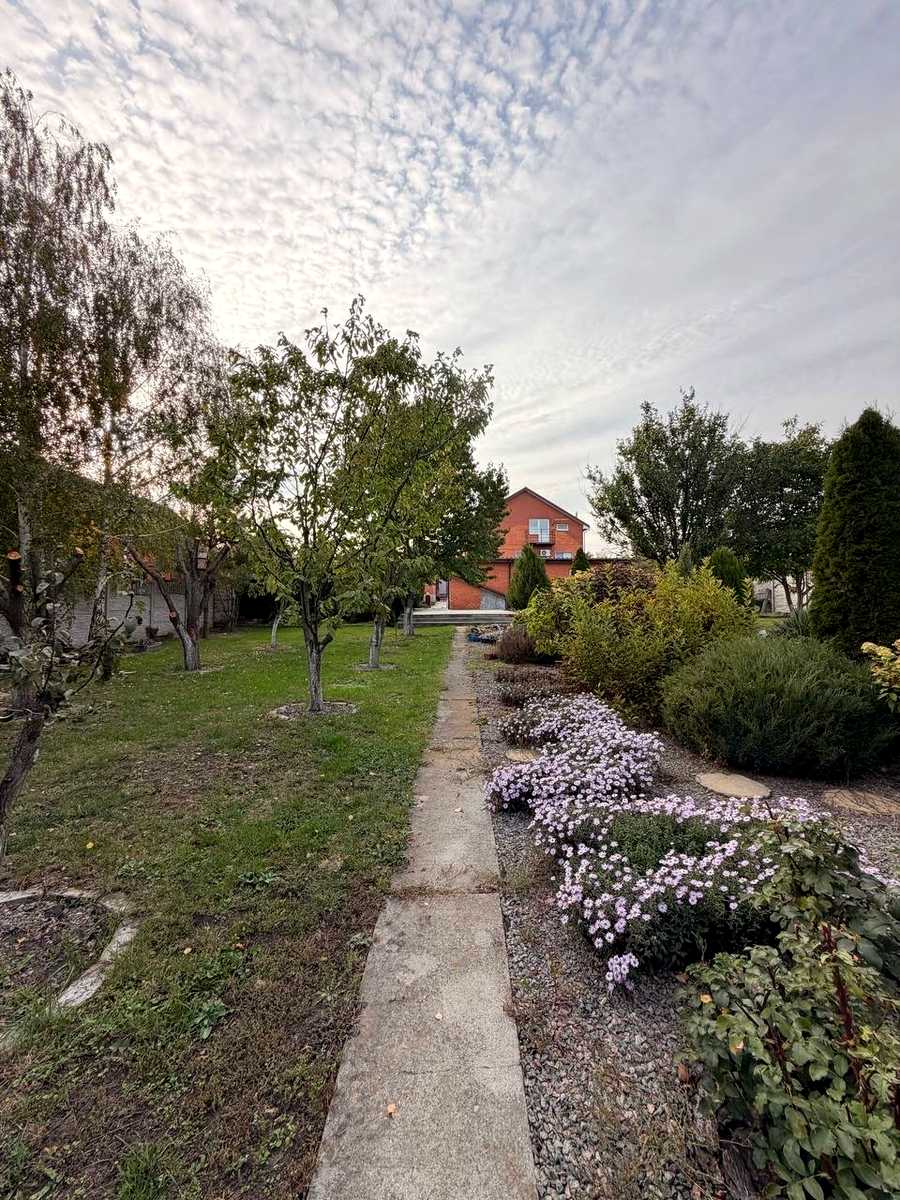 1879747206987856