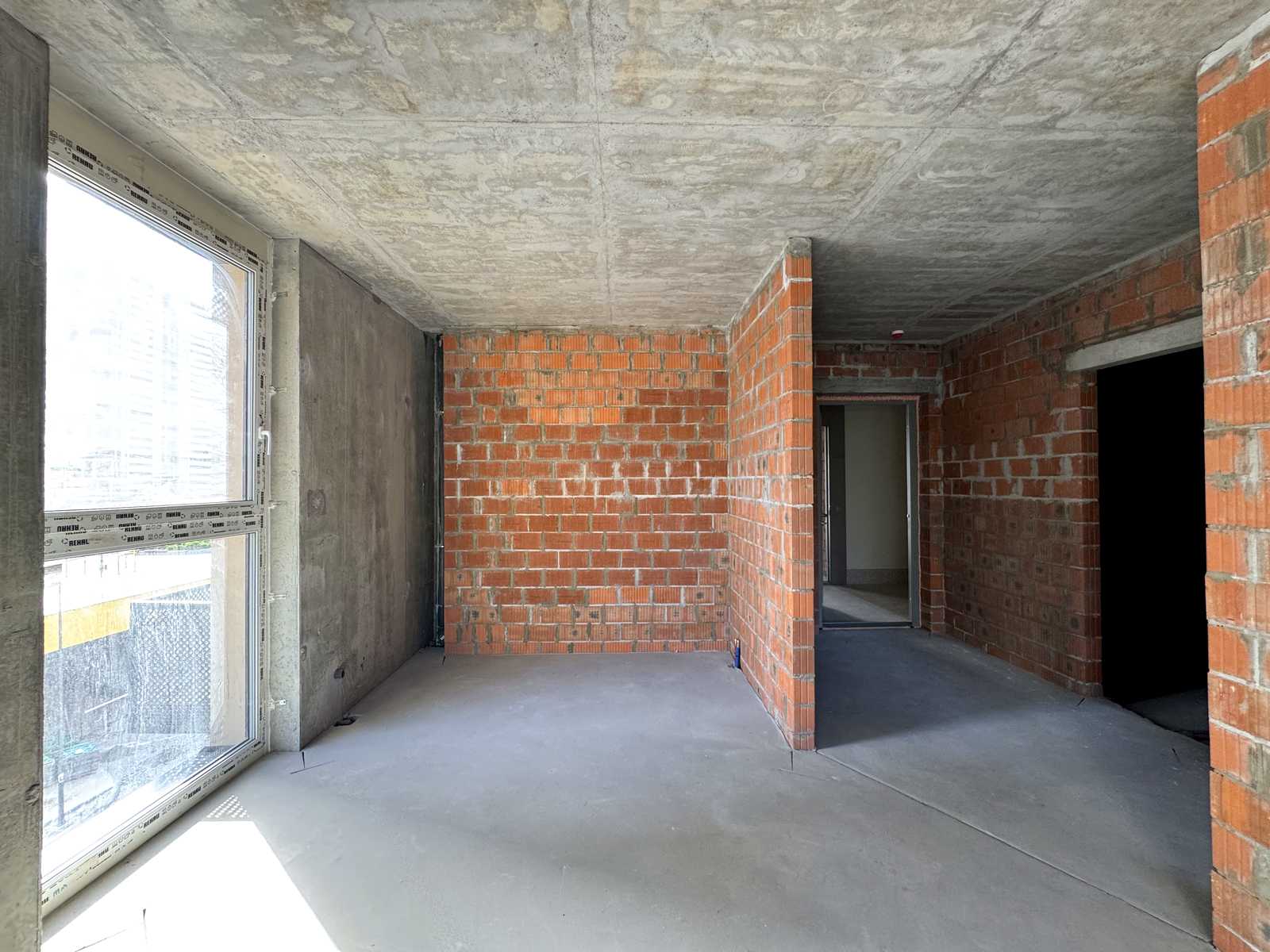 1879749785285907