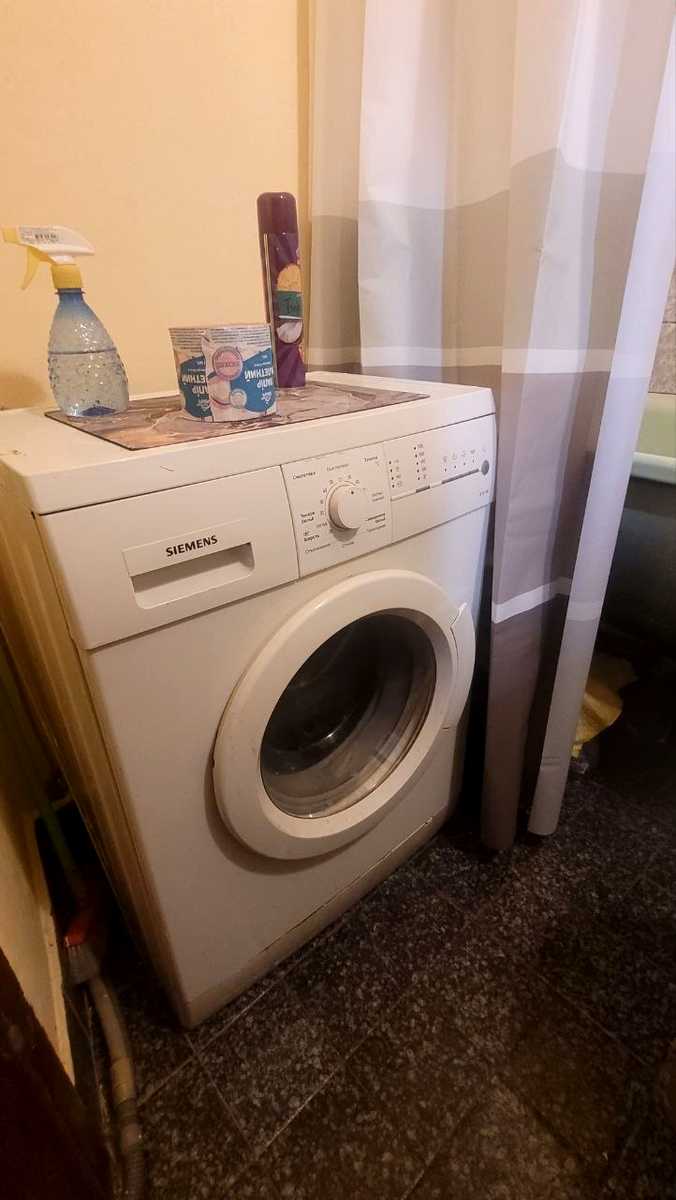 1879751983950277