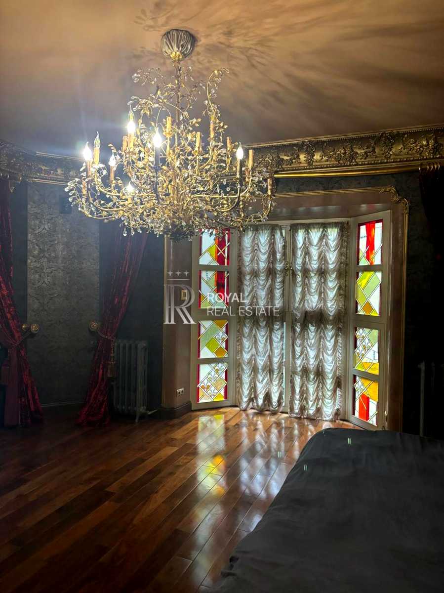 1879752619846315
