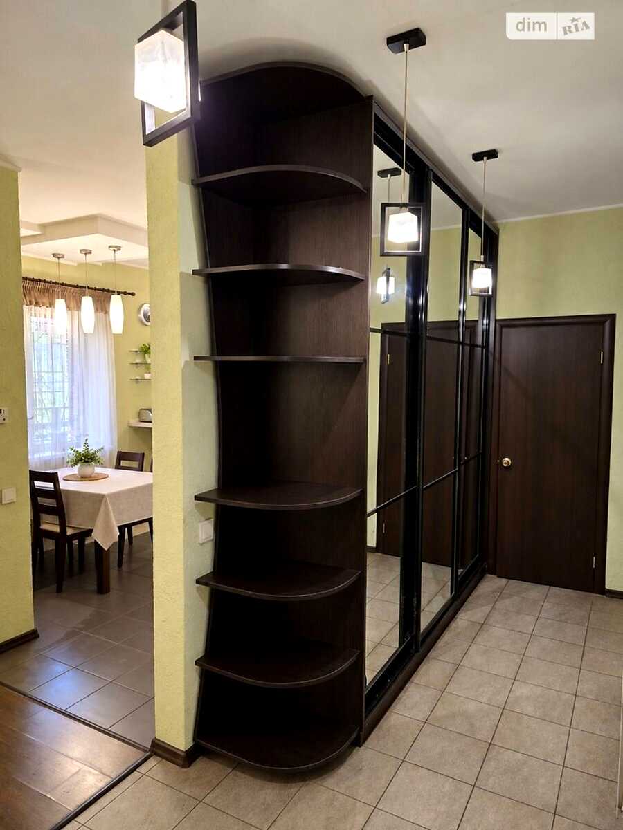 1879757927367344