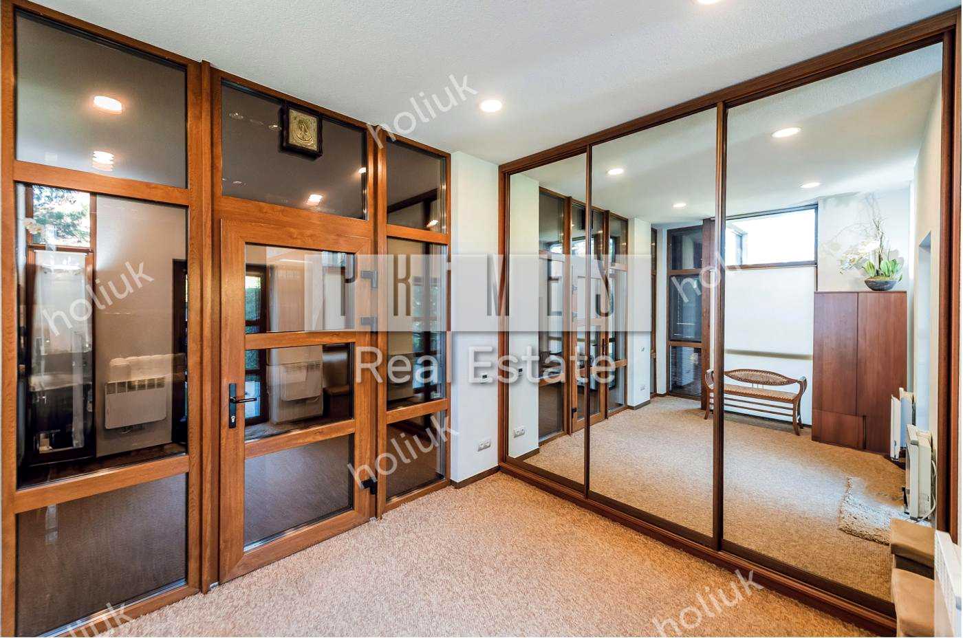 1879758451727227