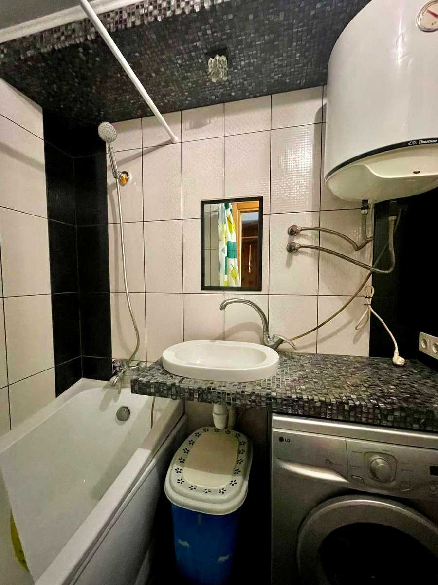 1879764640612357