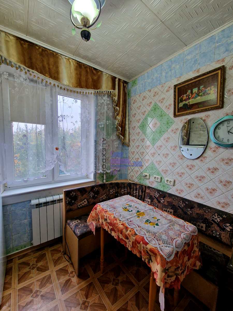 1879767665548383