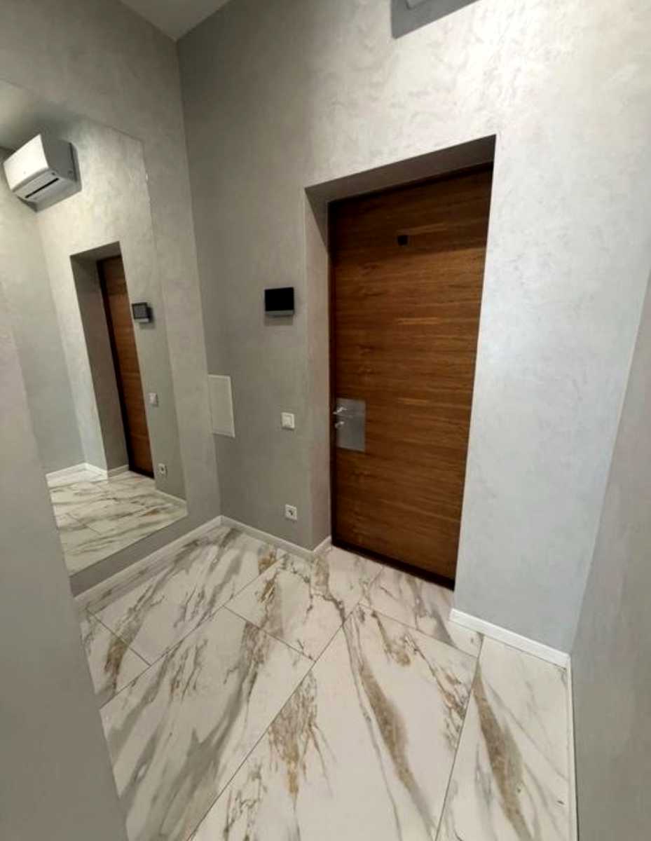 1879779538440543