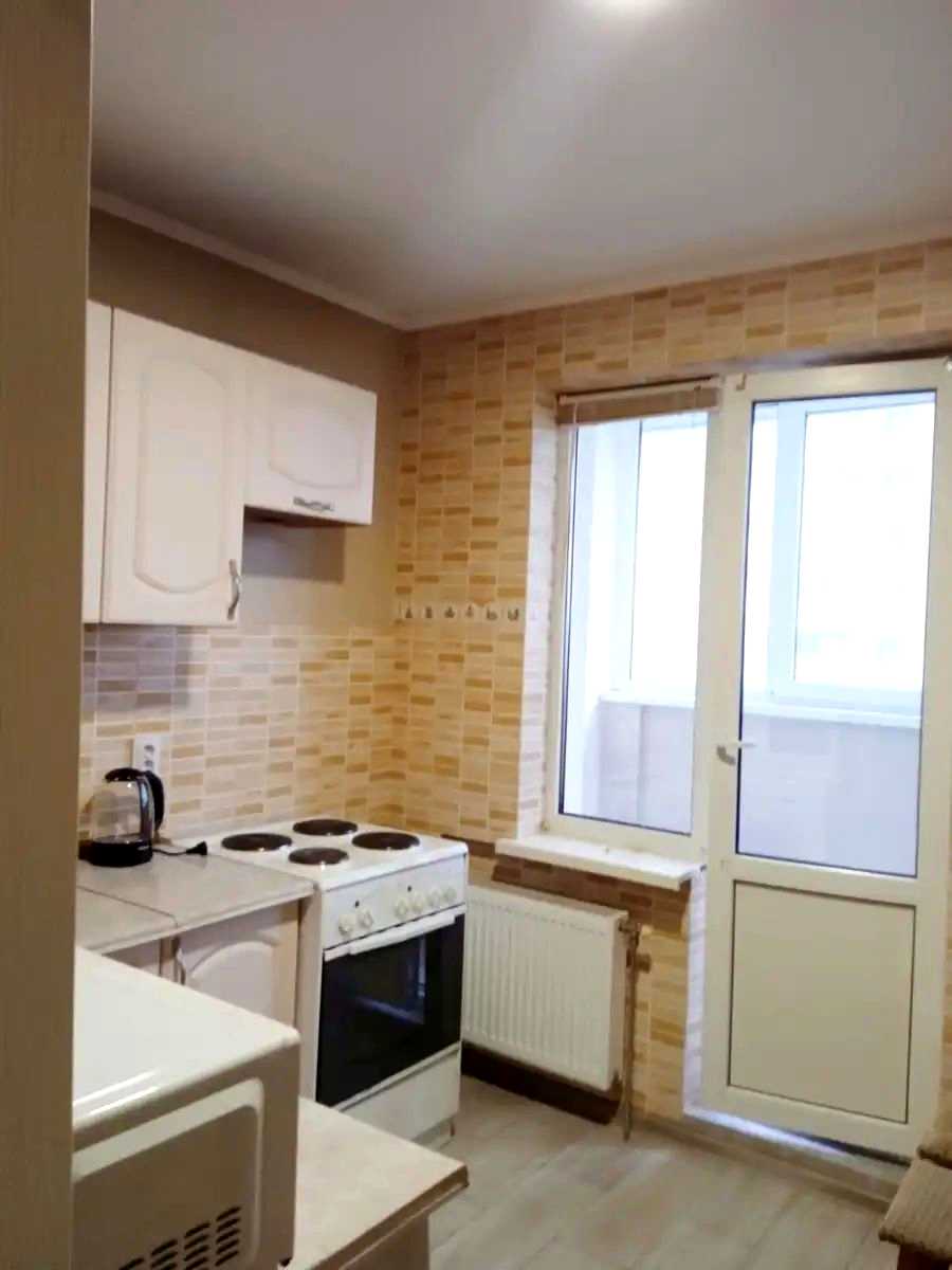 1879804563623376