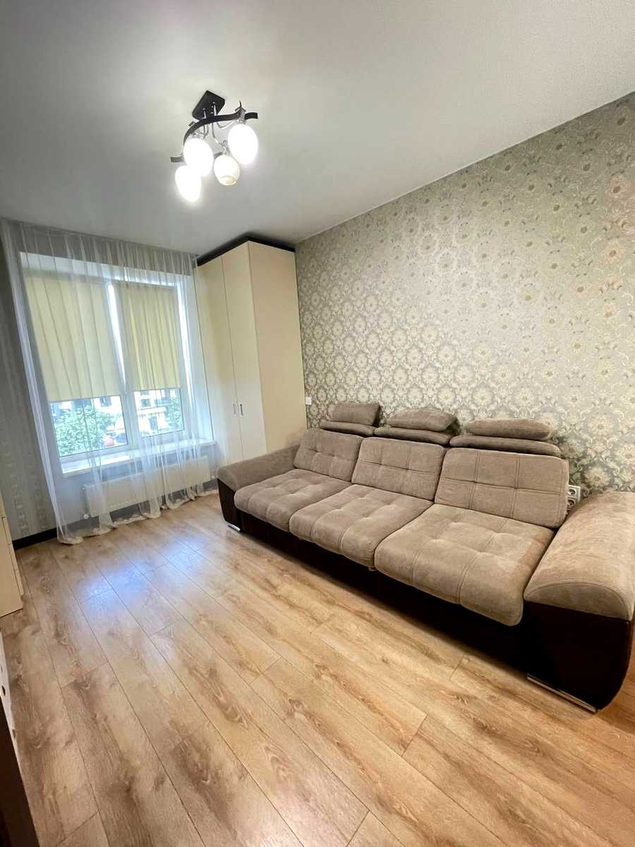 1879823611415664