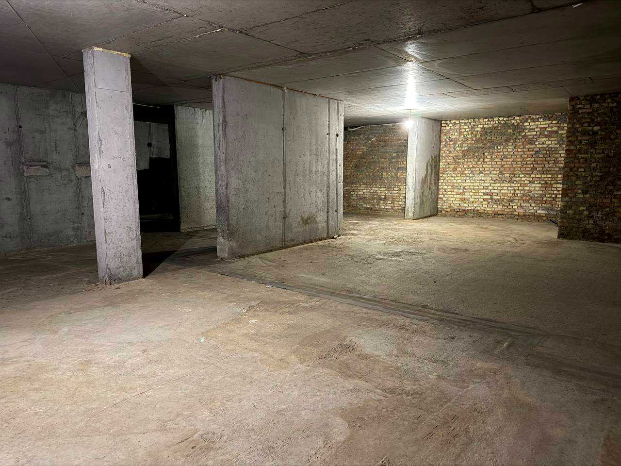 1879827776394401