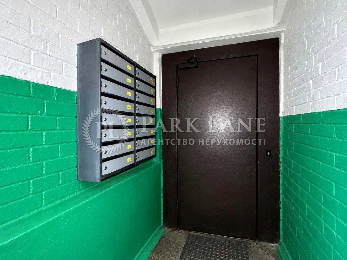 1879828073480393