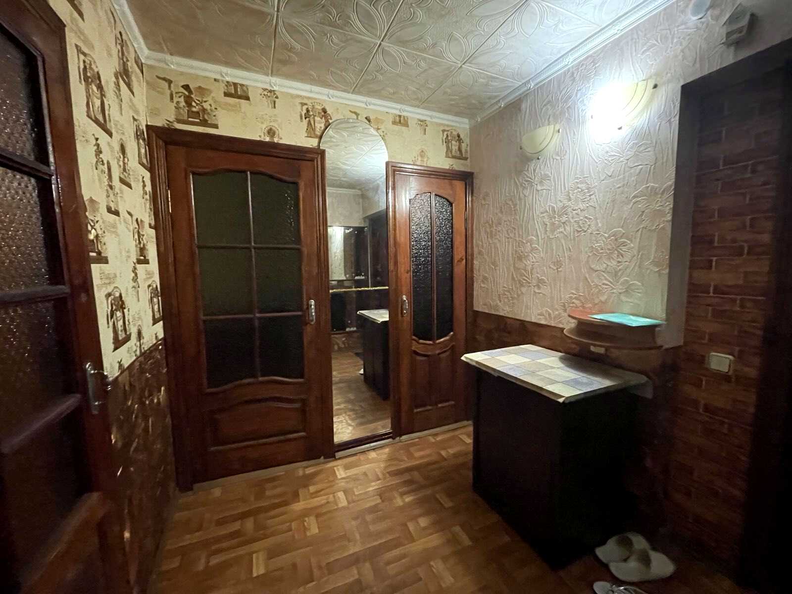 1879828095303328
