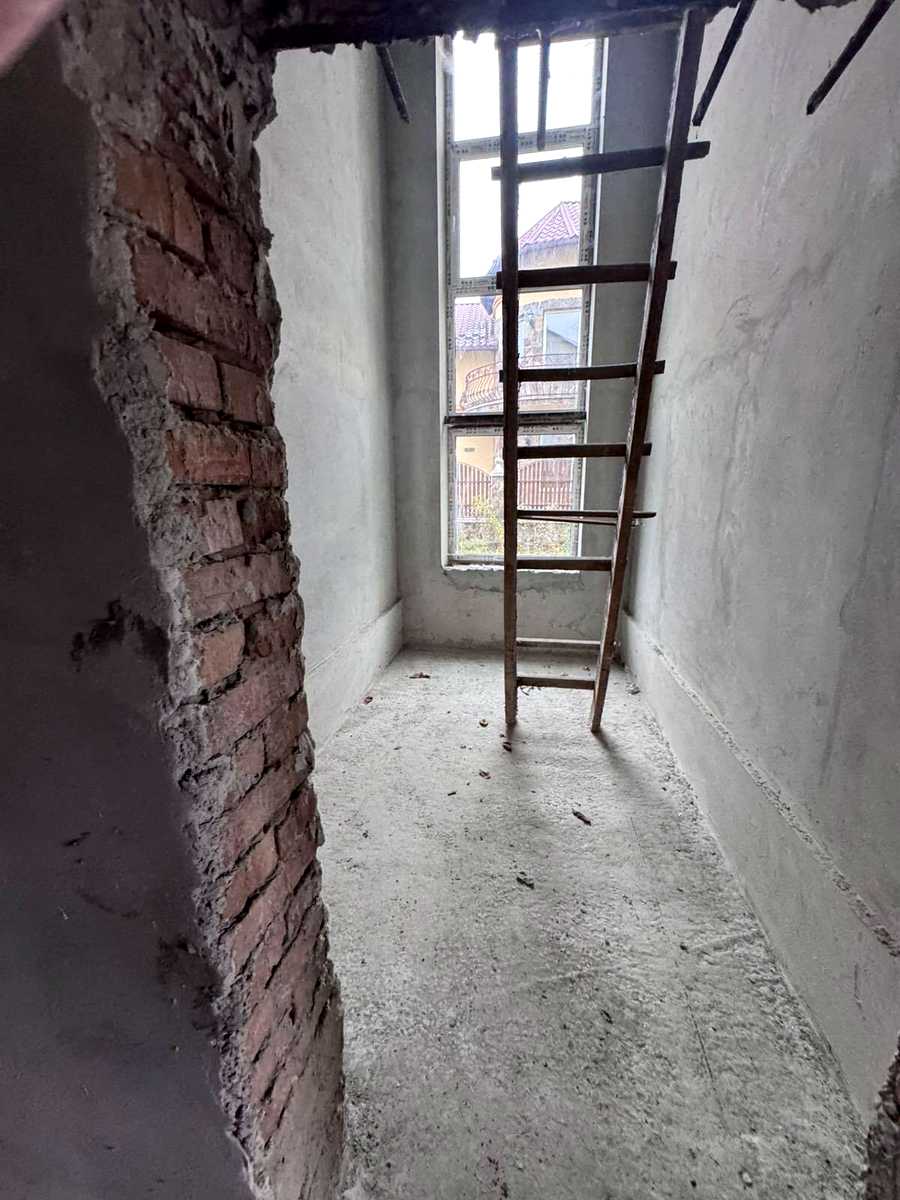 1879828372242809