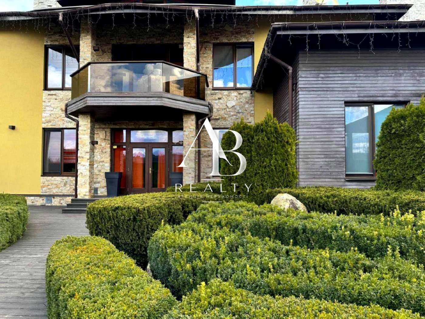 1879829418335149