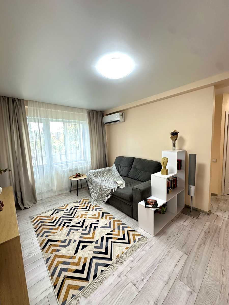 1879829614033192