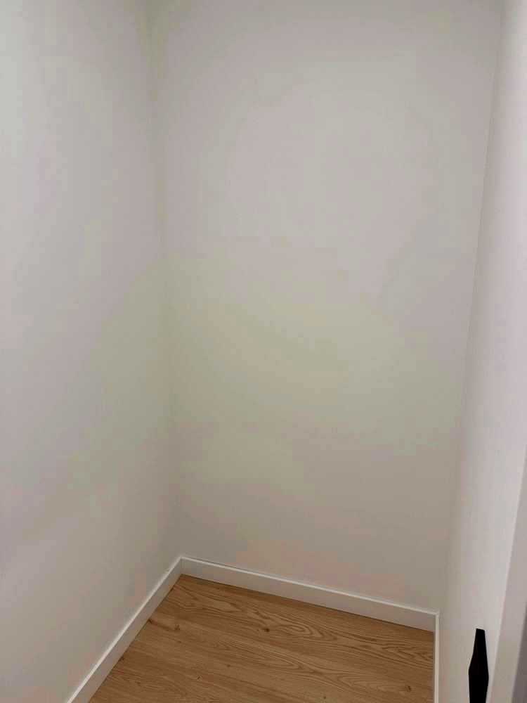 1879831518670300