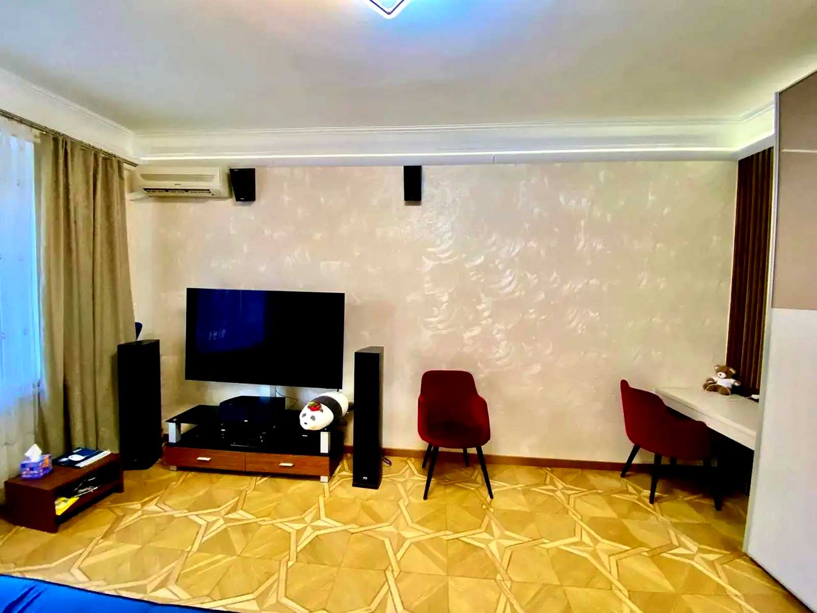 1879832331431168