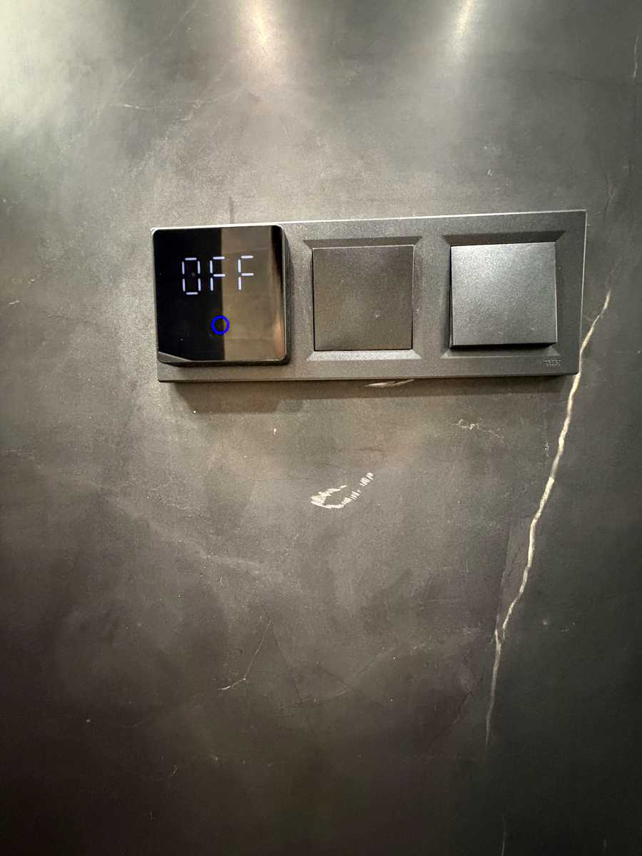 1879834027917445