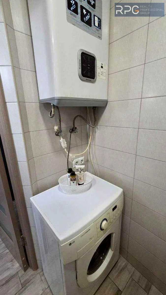 1879835560547299