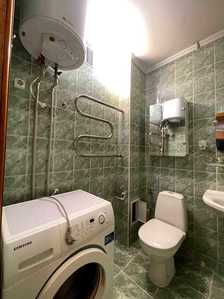 1879838589730128