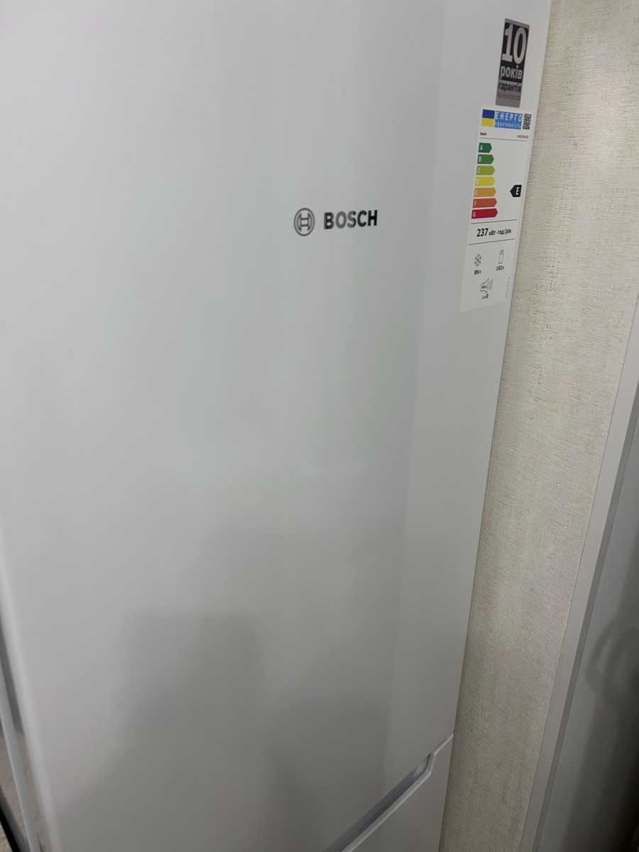 1879838592443595