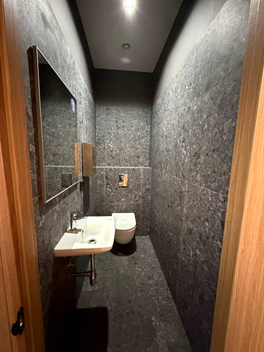 1879840213606079