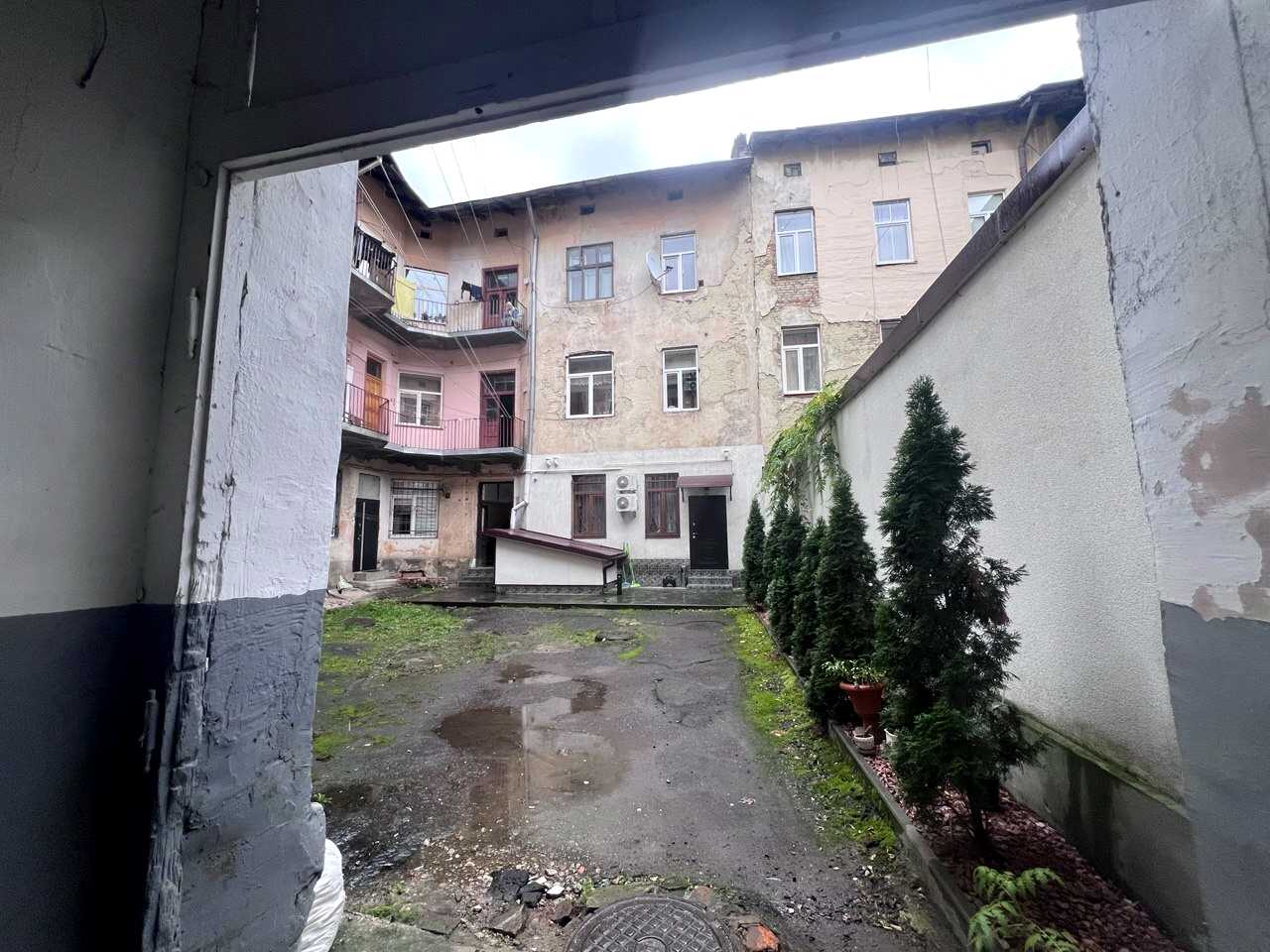 1879841408639870