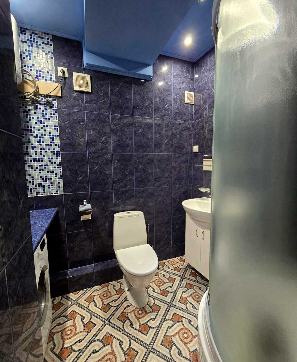 1879842053033975