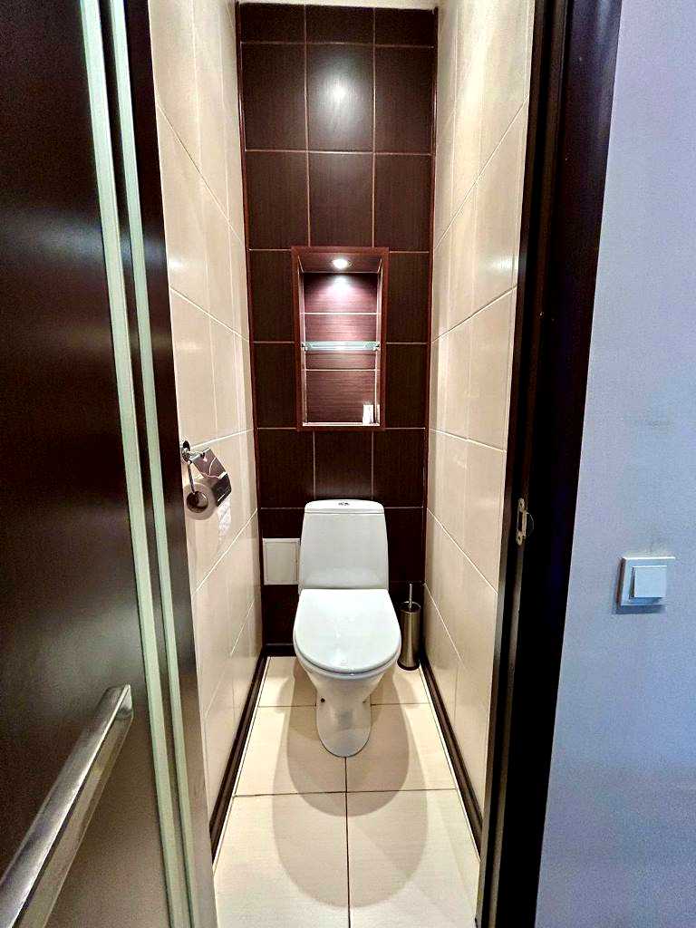 1879843004345931