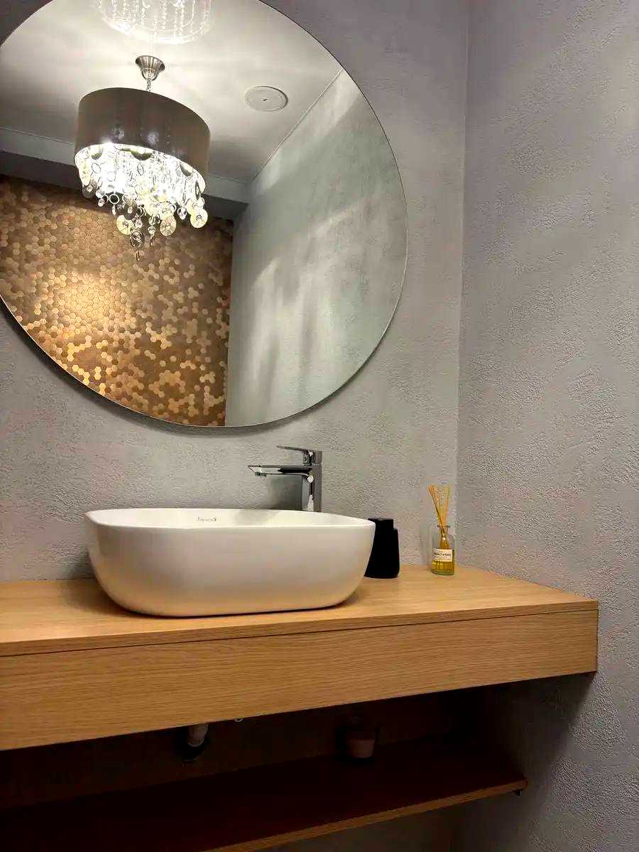 1879843165705808