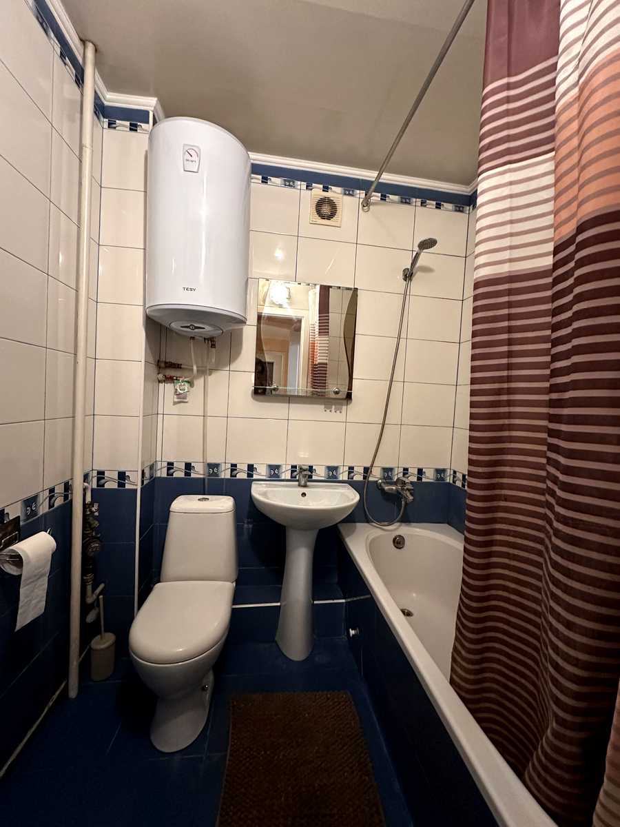 1879843404875809