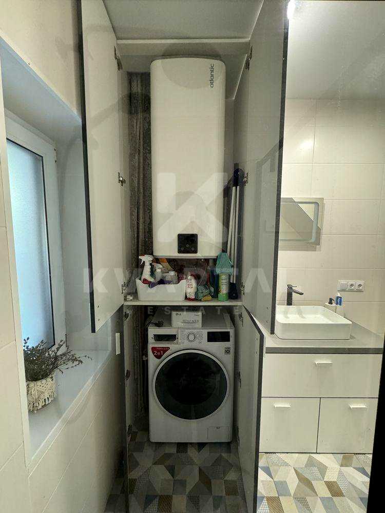 1879843853672292