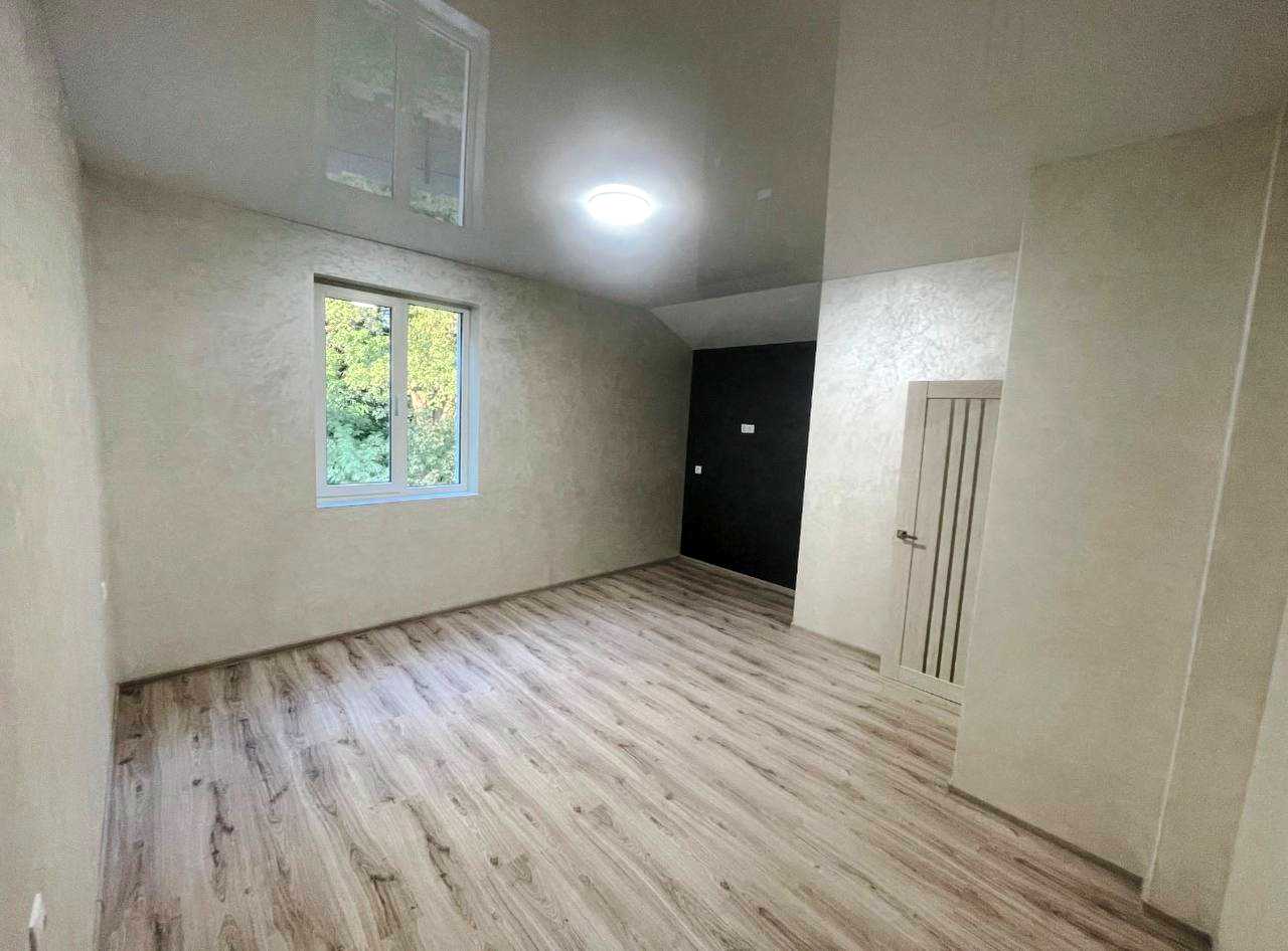 1879844596402198
