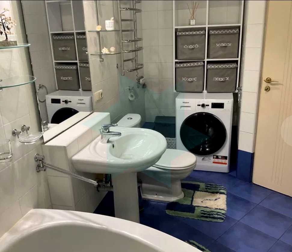 1879845901548158