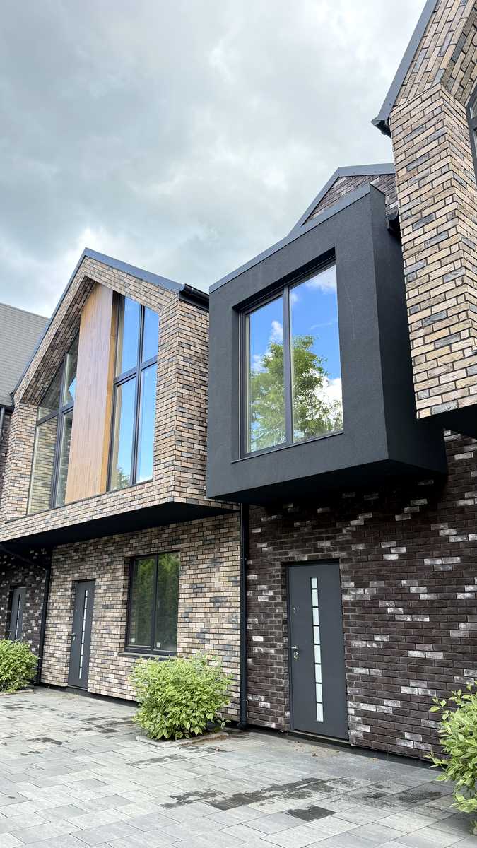 1879846453002068